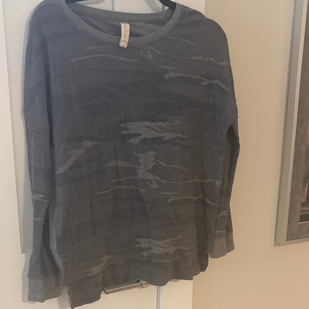 Altard State Gray Camouflage Long Sleeve Top size small